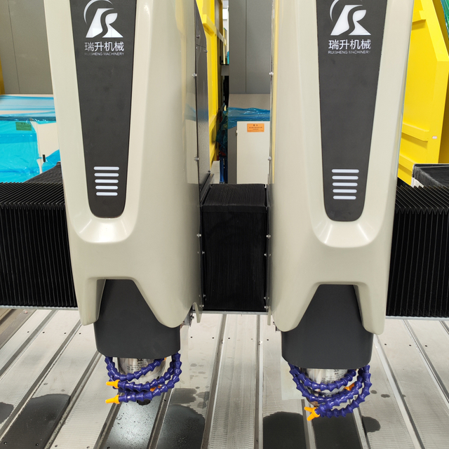 Machine de gravure et de fraisage CNC