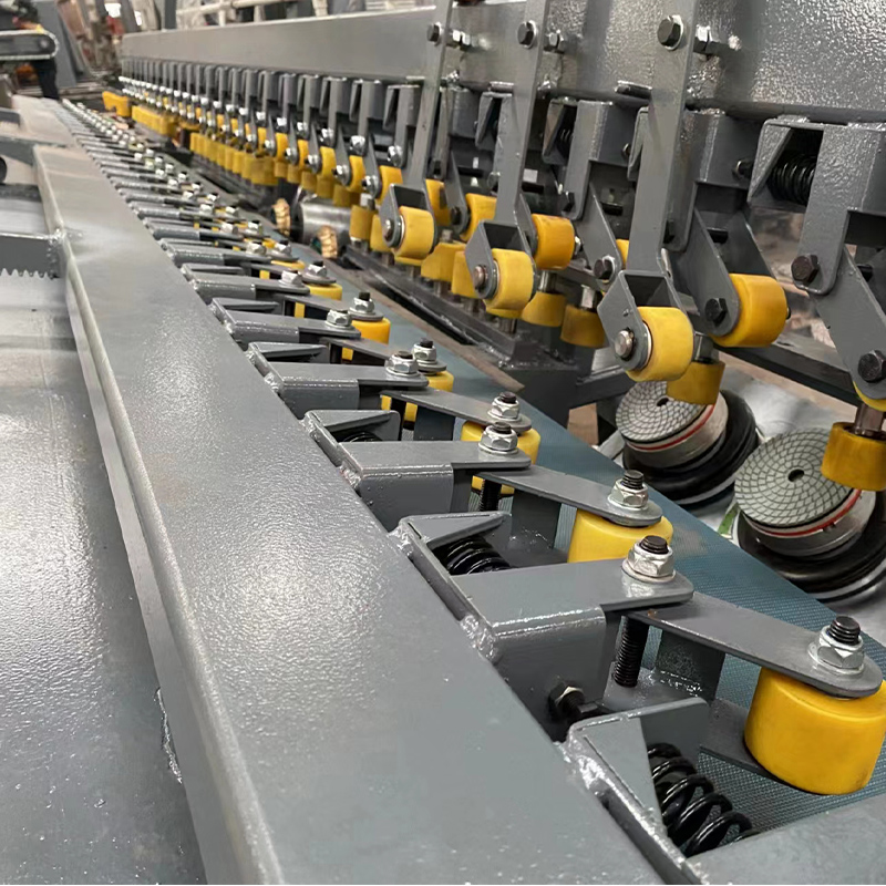 Machine &agrave; chanfreiner pour bordures