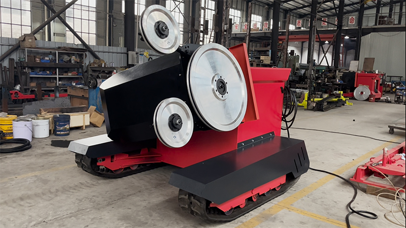 Carri&egrave;re de scie &agrave; fil diamant&eacute; sur chenilles